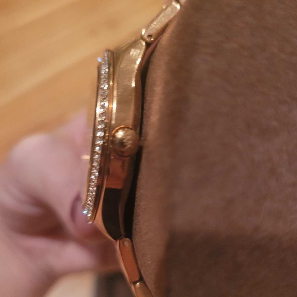 MK black and gold watch - Picture 5 of 5
